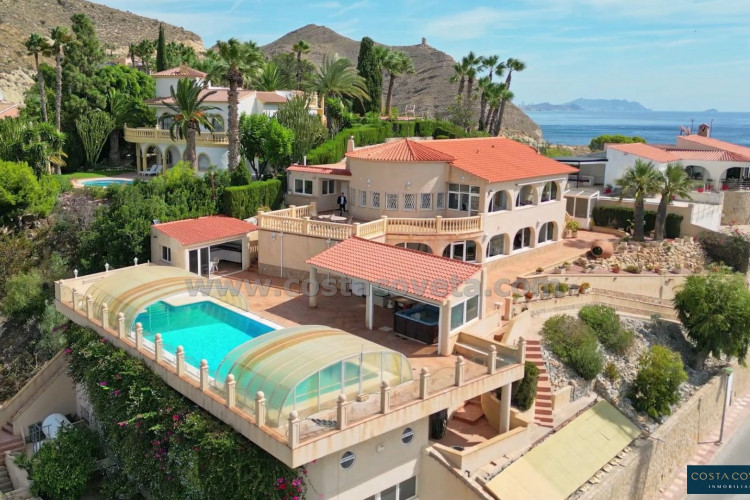 Exclusivo chalet con espectaculares vistas al mar en Coveta Fumá