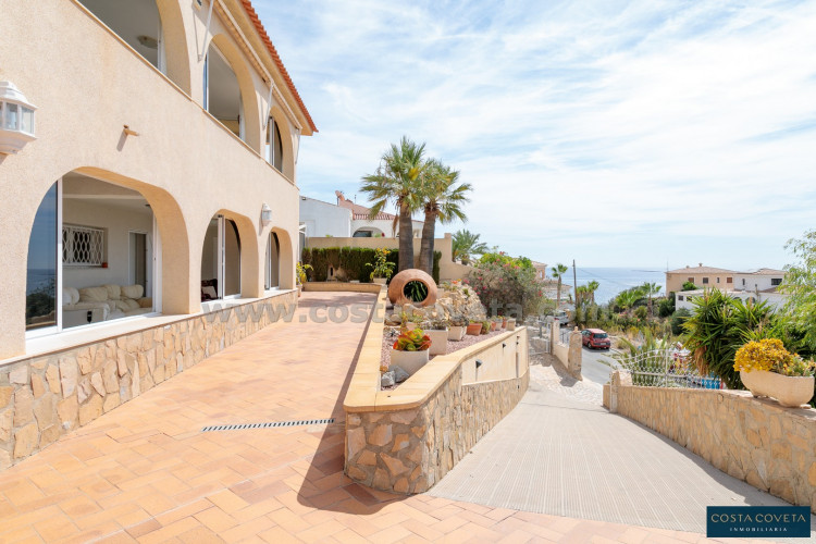 Exclusivo chalet con espectaculares vistas al mar en Coveta Fumá
