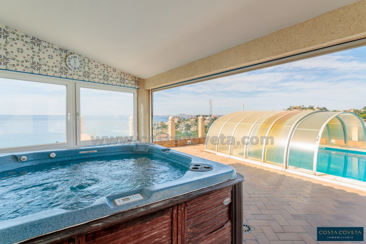 Exclusivo chalet con espectaculares vistas al mar en Coveta Fumá