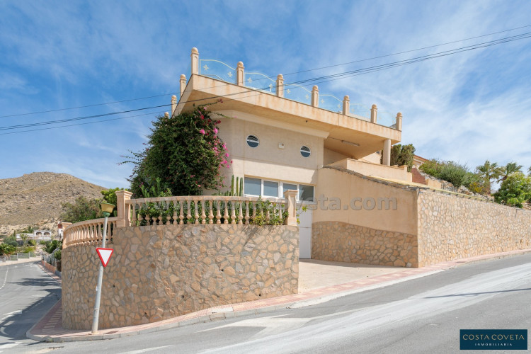Exclusivo chalet con espectaculares vistas al mar en Coveta Fumá