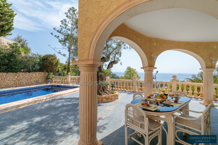 Spectacular Mediterranean villa surrounded by sea views