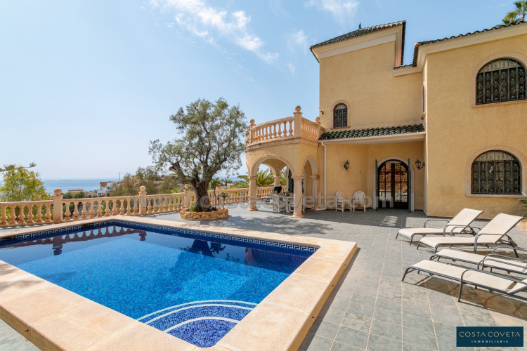 Spectacular Mediterranean villa surrounded by sea views