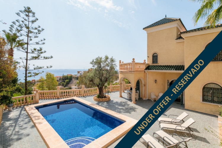 El Campello, Villa with panoramic ocean views and complete privacy in Coveta Fumá