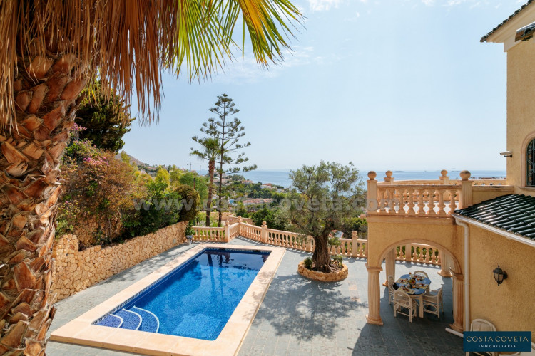 Spectacular Mediterranean villa surrounded by sea views