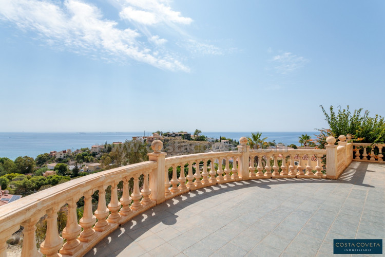 Spectacular Mediterranean villa surrounded by sea views