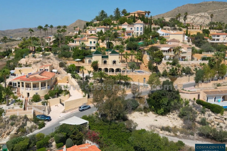Spectacular Mediterranean villa surrounded by sea views