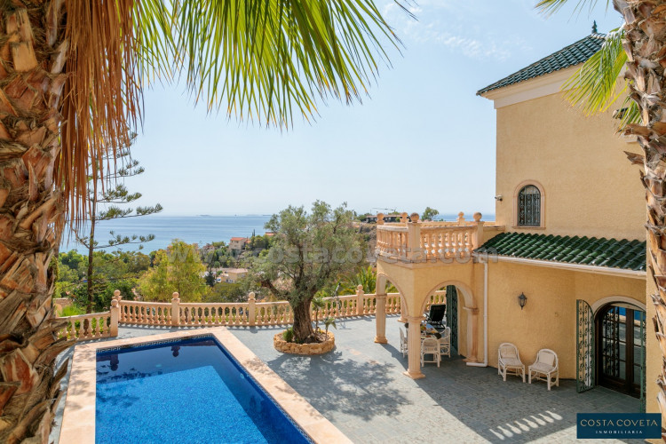 Spectacular Mediterranean villa surrounded by sea views