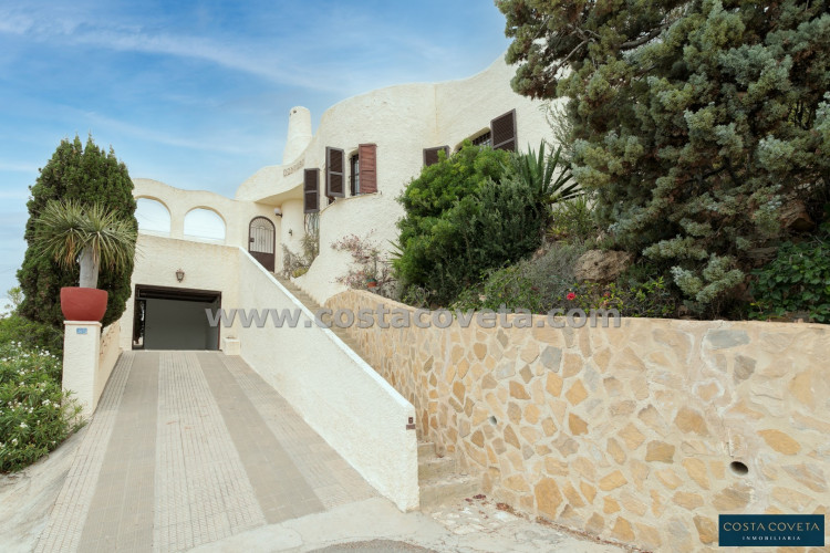 Cozy detached villa in Coveta Fumá with beautiful sea views