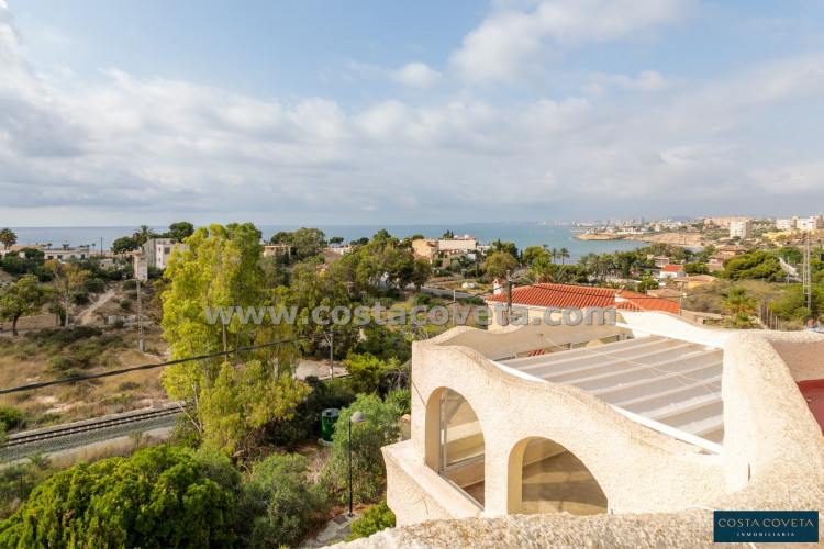Cozy detached villa in Coveta Fumá with beautiful sea views