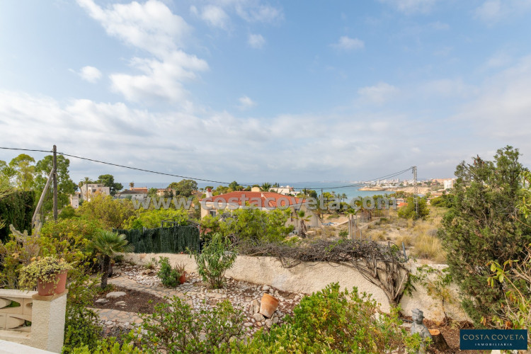 Cozy detached villa in Coveta Fumá with beautiful sea views