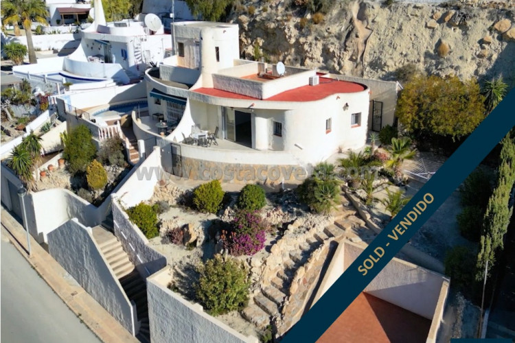 El Campello, Charming semi-detached house with sea views in Coveta Fumá