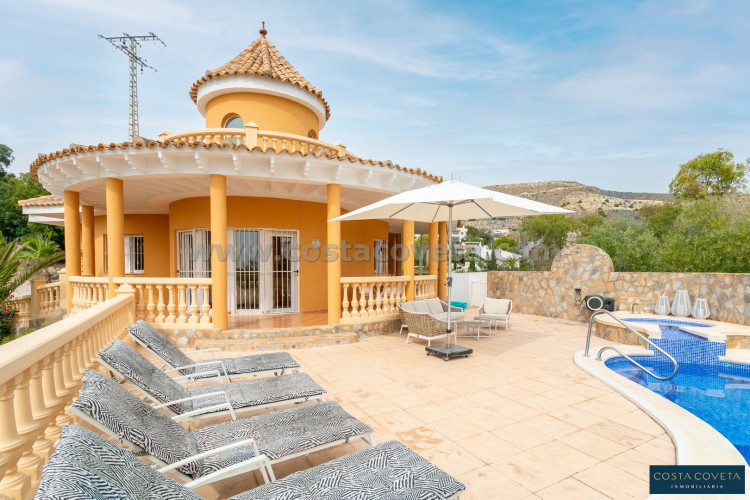 Exclusive and beautiful house with sea views and charming decoration