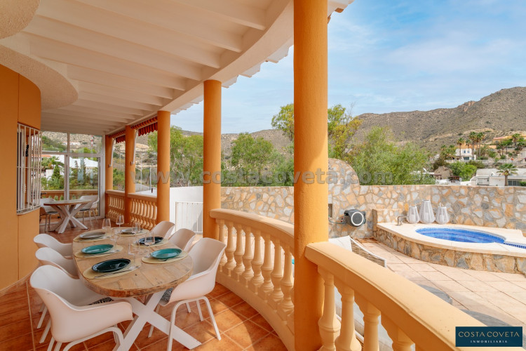 Exclusive and beautiful house with sea views and charming decoration