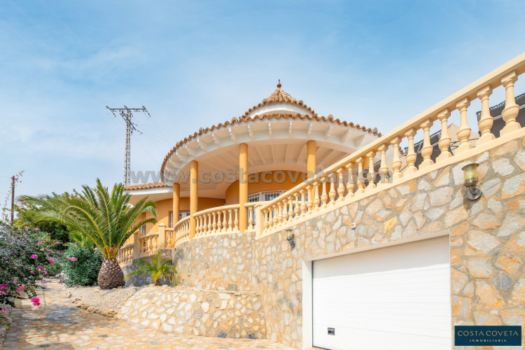 Exclusive and beautiful house with sea views and charming decoration