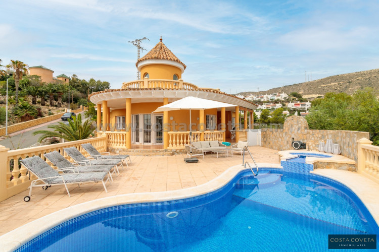 Exclusive and beautiful house with sea views and charming decoration