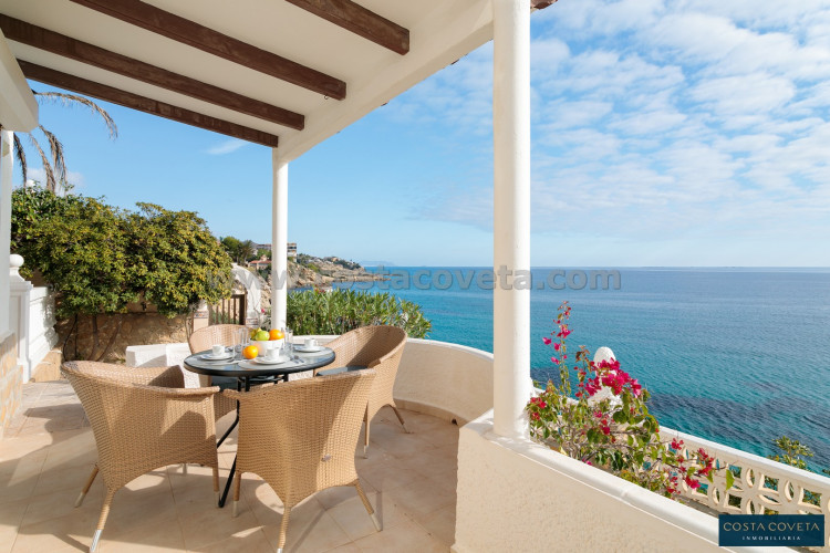 Exclusive Seafront Property – A Mediterranean Dream House