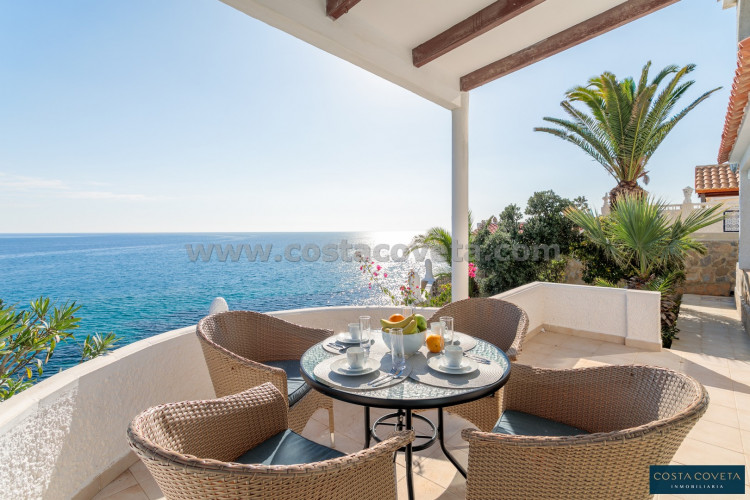 El Campello, Exclusive Seafront Property – A Mediterranean Dream House