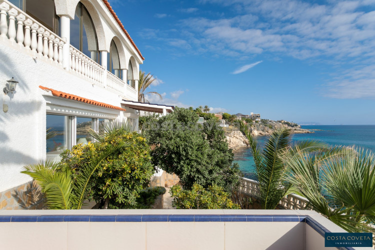 Exclusive Seafront Property – A Mediterranean Dream House