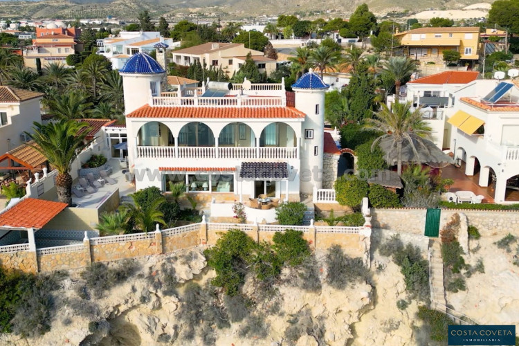 Exclusive Seafront Property – A Mediterranean Dream House