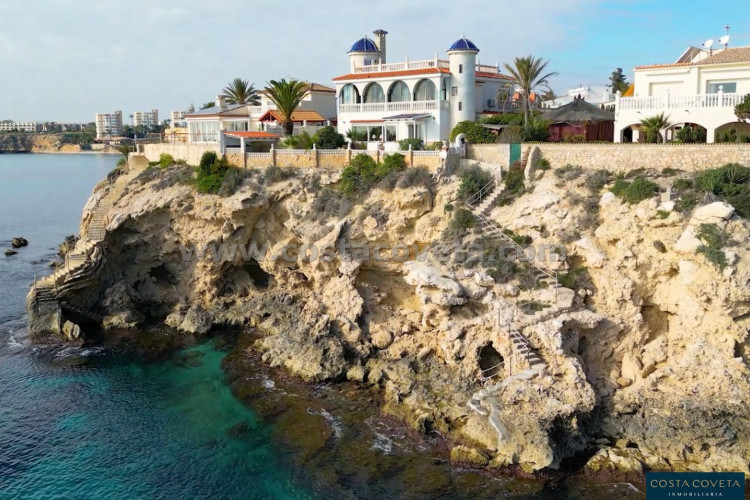 Exclusive Seafront Property – A Mediterranean Dream House