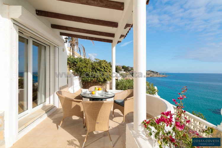 Exclusive Seafront Property – A Mediterranean Dream House