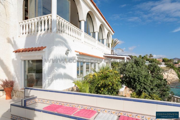 Exclusive Seafront Property – A Mediterranean Dream House