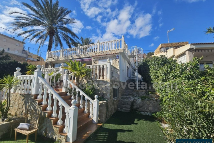 Chalet recently renovated with sea views