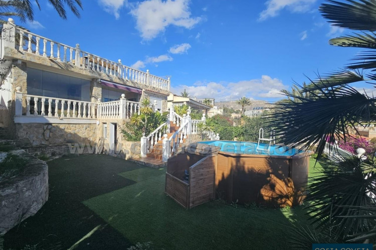 Chalet recently renovated with sea views
