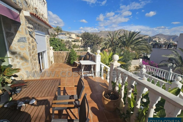 Chalet recently renovated with sea views
