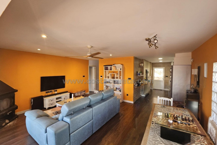 Chalet recently renovated with sea views