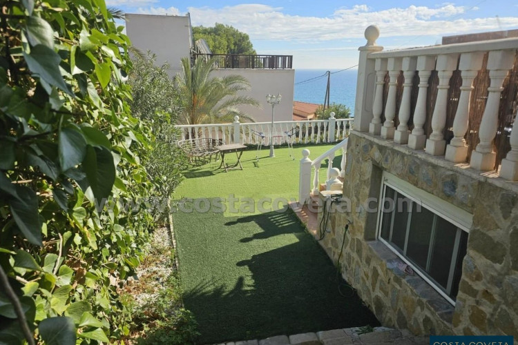 Chalet recently renovated with sea views