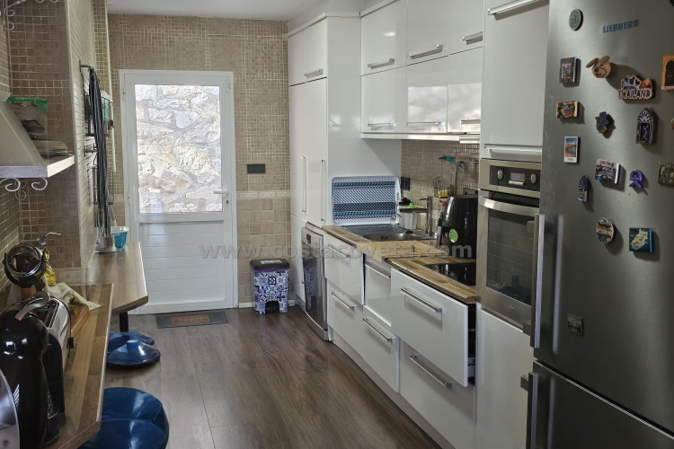 Chalet recently renovated with sea views