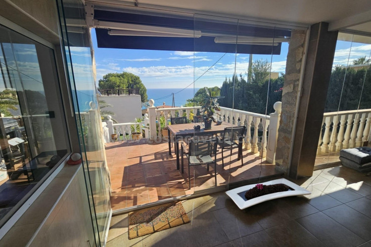 Chalet recently renovated with sea views
