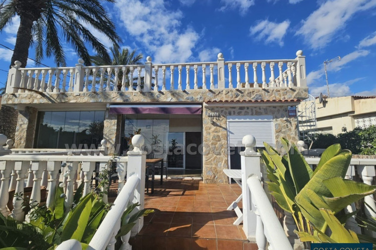 Chalet recently renovated with sea views
