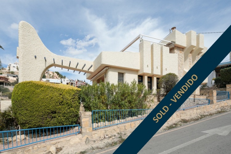 El Campello, Fantastico chalet con unico diseño arquitectonico cerca del mar.