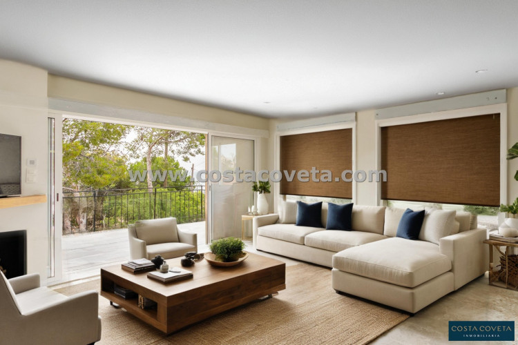 Detached villa with great potential after renovation.