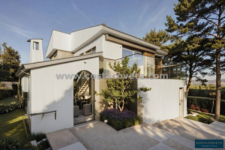 Detached villa with great potential after renovation.