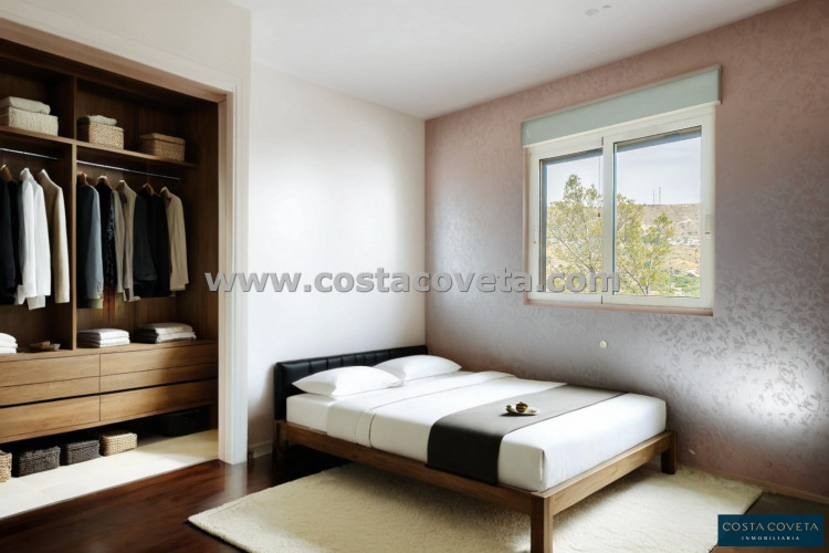 Detached villa with great potential after renovation.
