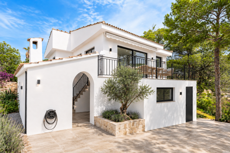 Chalet independiente con 900 m² de parcela y vistas al mar para reformar
