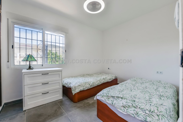 Lovely completely refurbished semi-detached property in Neptuno Park