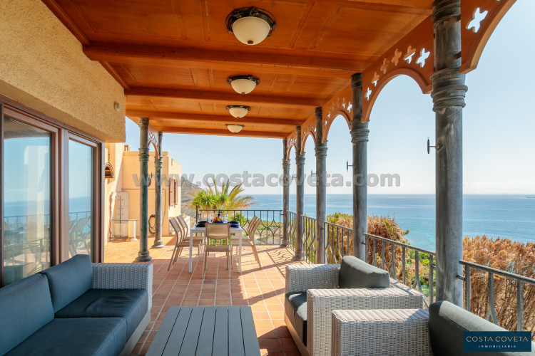 Exclusive property of 3 houses with breathtaking panoramic views