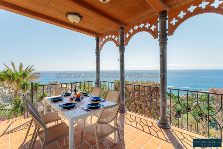 Exclusive property of 3 houses with breathtaking panoramic views