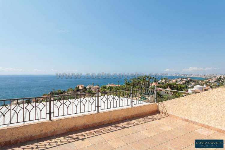 Exclusive property of 3 houses with breathtaking panoramic views