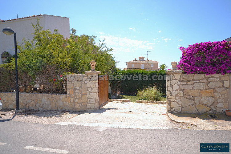 Elegant and charming villa ready to be transformed into a beautiful dream home