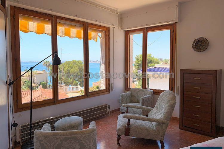 Elegant and charming villa ready to be transformed into a beautiful dream home