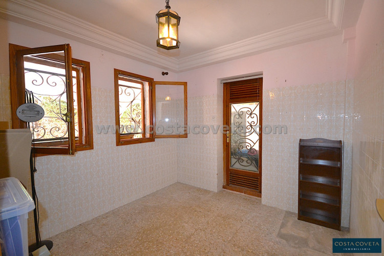 Elegant and charming villa ready to be transformed into a beautiful dream home