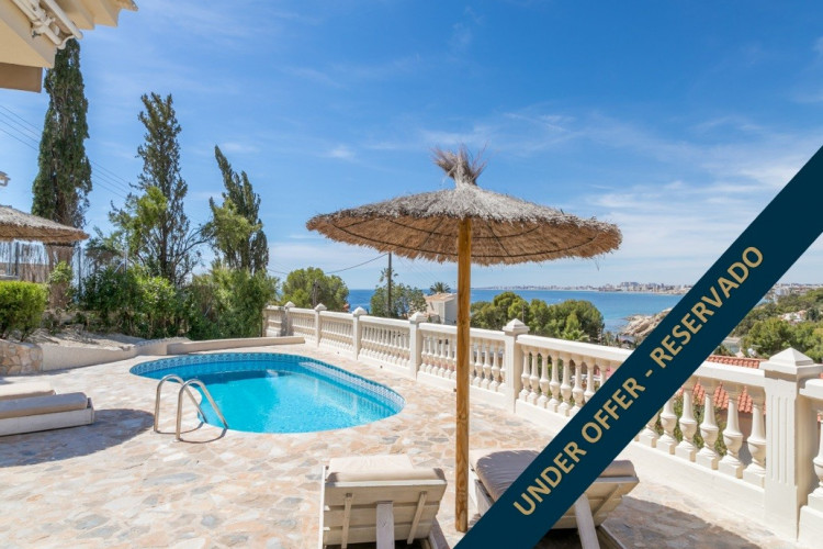 El Campello, Fantastic and exclusive villa with splendid views to the sea.