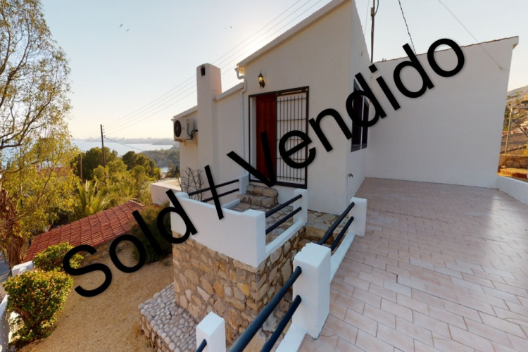 Very charming and bright property with amazing sea views