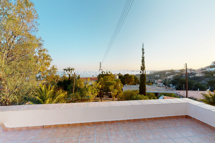 Very charming and bright property with amazing sea views