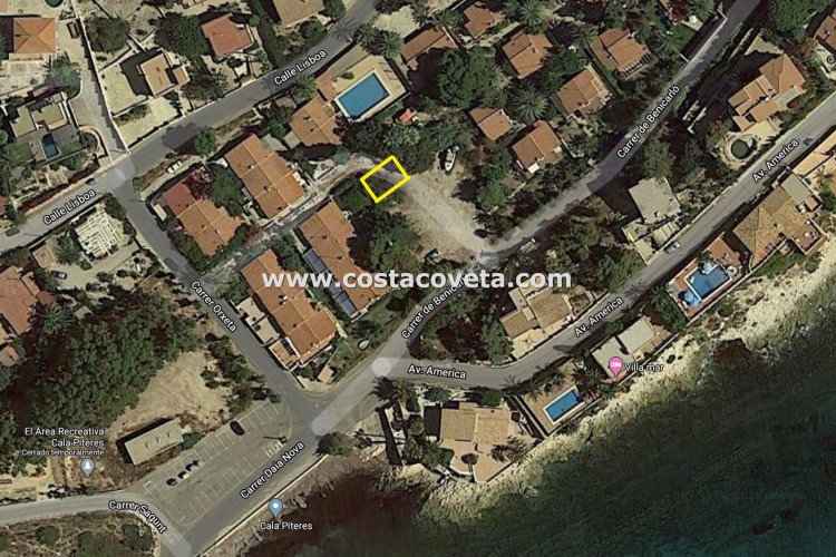 El Campello, Urban Plot in Minerva Residential park, fenced with 90M2 and near the beach.